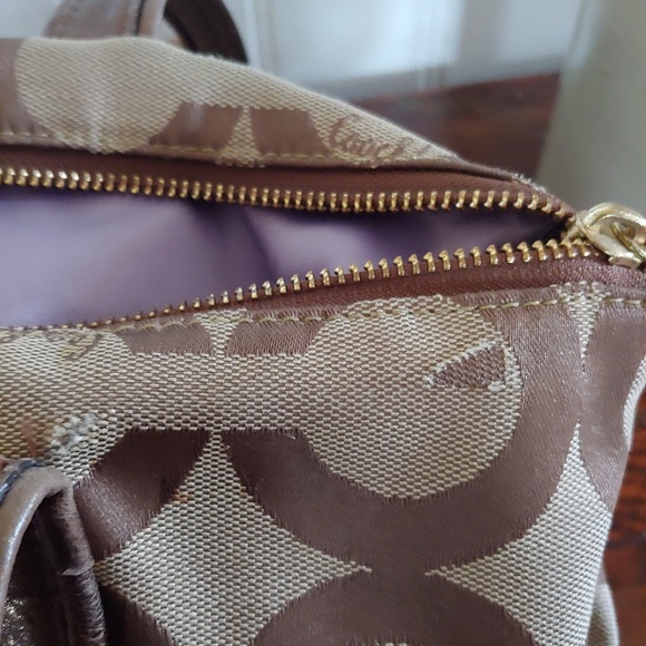 Authentic Coach Poppy Purse! - Picture 4 of 4